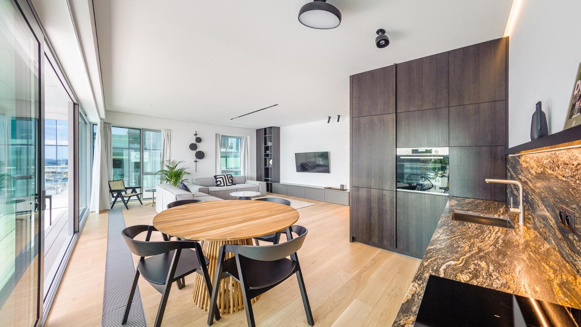 Flatbook - City Center Apartments Yacht Park กดิเนีย ภายนอก รูปภาพ